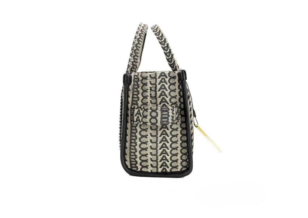 MARC JACOBS
